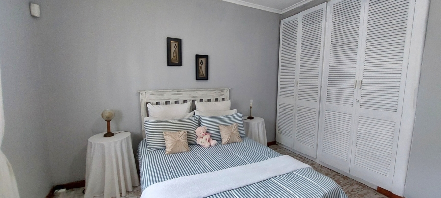 5 Bedroom Property for Sale in Sunrise On Sea Eastern Cape